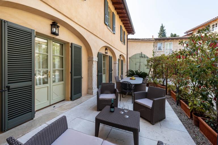 Apartment 'Villa Antica Torre Boccaccio' with Shared Pool, Wi-Fi and Air Conditioning — photo 4