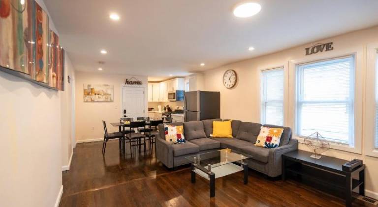 Apartment with terrace — photo 3