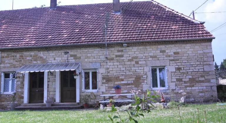 Vacation home with pool in Dole