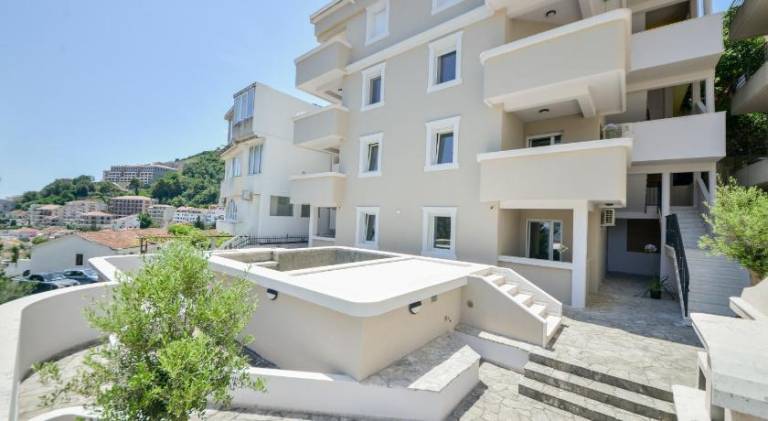 Holiday apartment with patio & garden in Budva