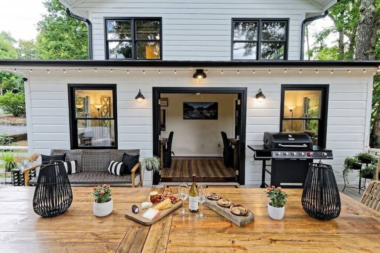 House Black Mountain