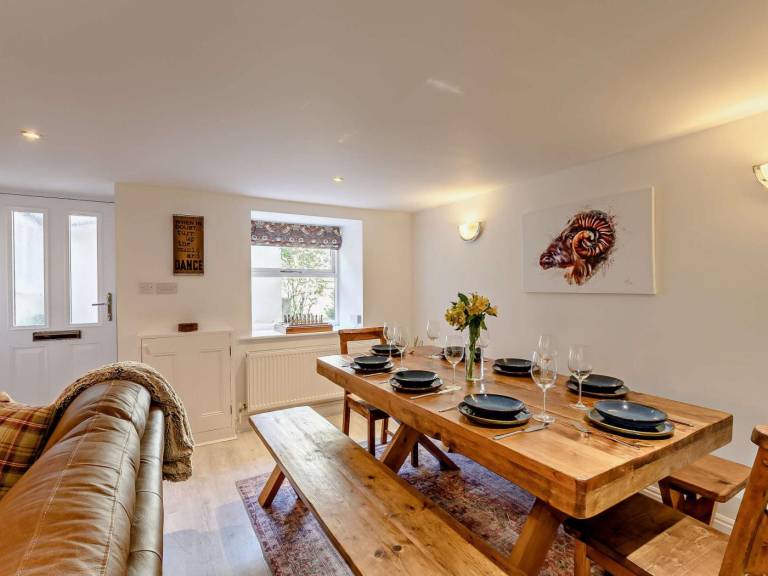 Cottage with garden — photo 4