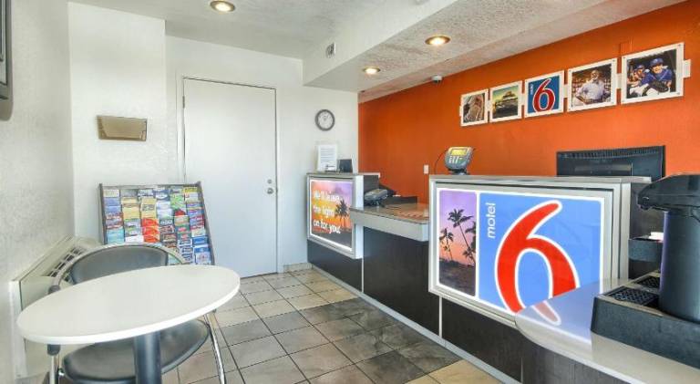 Motel 6 Fresno, CA - Blackstone North — photo 4