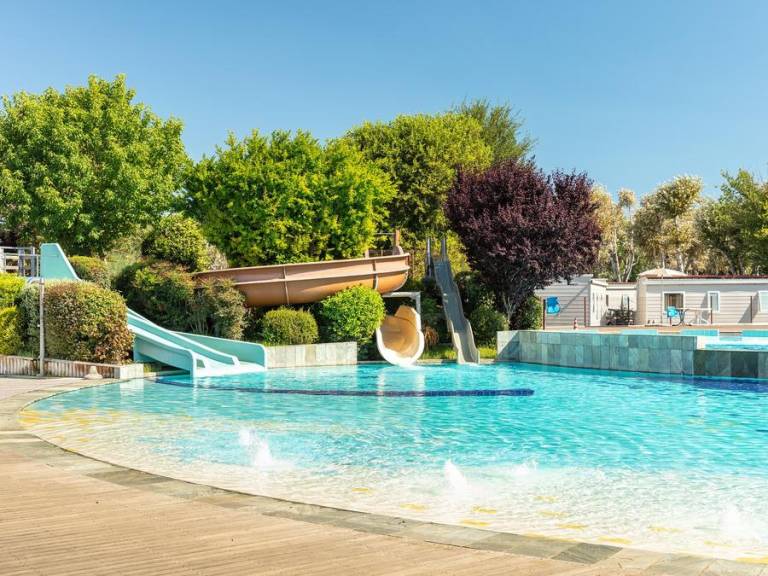 Children-friendly pleasant mobile home with terrace & pool | Pet-friendly — photo 2