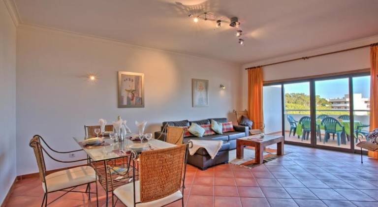 Rental apartment with patio, jacuzzi & garden — photo 3