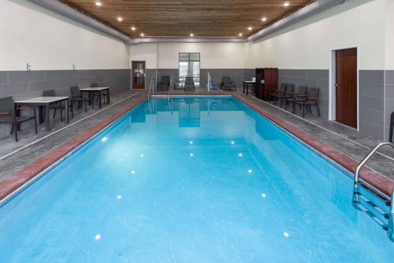 La Quinta Inn & Suites by Wyndham Coralville Iowa City — photo 4