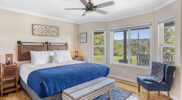 Big vacation home with hot tub & pool | Pet-friendly — photo 2