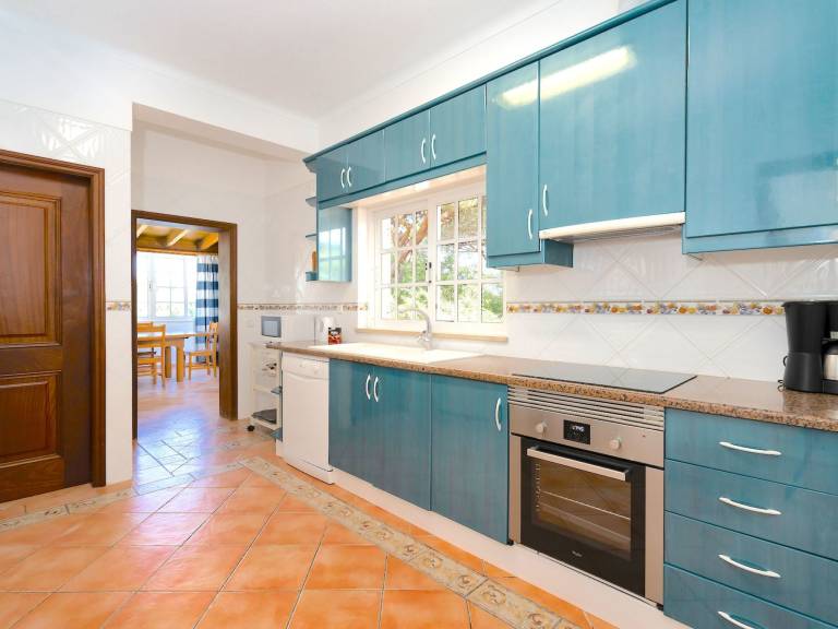 Child-friendly lovely house with private pool, garden & BBQ | Pets allowed — photo 4