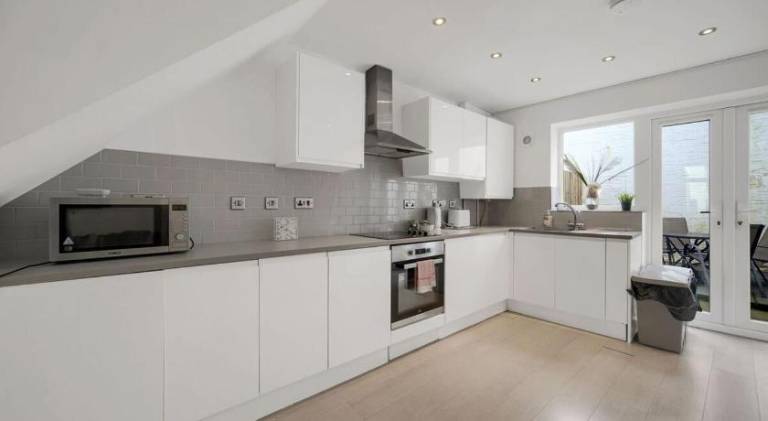 3Bedroom Home Near Cardiff Central with Garden — photo 5