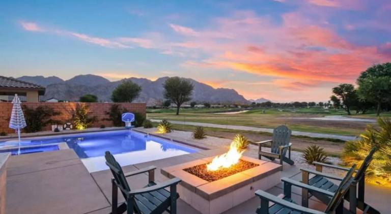 Villa with garden, barbeque & jacuzzi in Riverside, CA