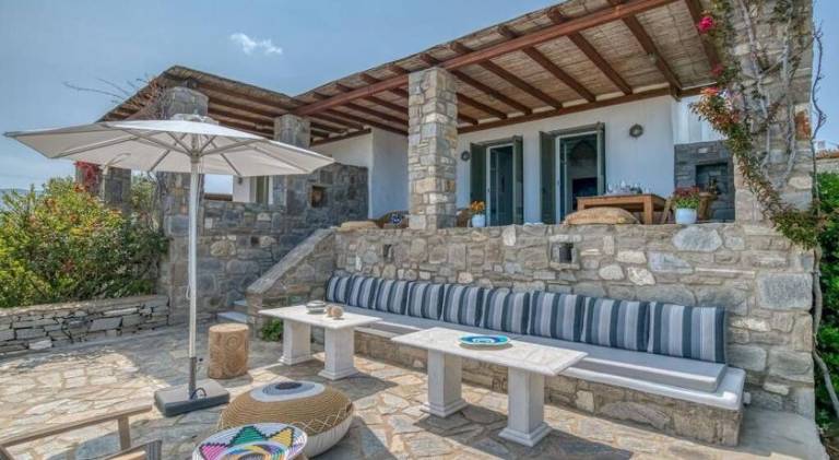 Fully equipped lovely vacation home with patio, yard & pool | Pet-friendly in Paro