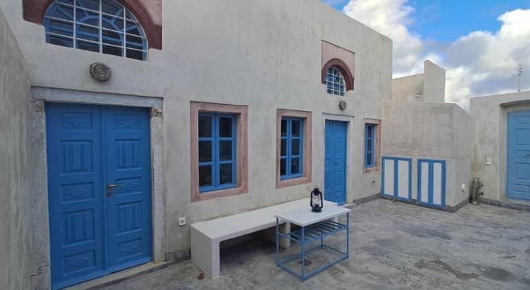 Villa with terrace & jacuzzi | Dogs allowed in Santorini