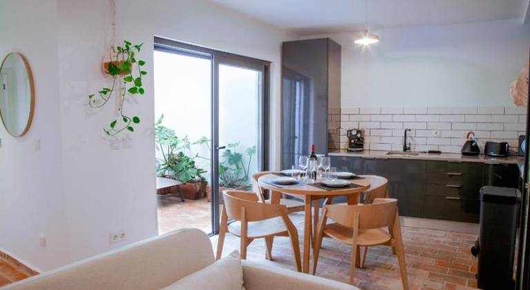 Holiday apartment with heated pool & terrace in Olhao