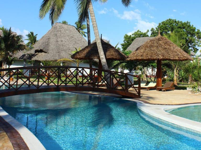 Uroa Bay Beach Resort in Uroa