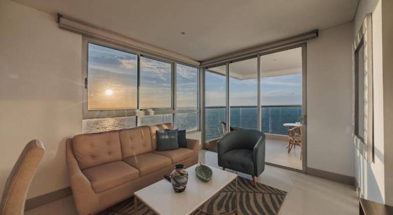 Apartment with patio & pool | Beach nearby | Pets are welcome — photo 2