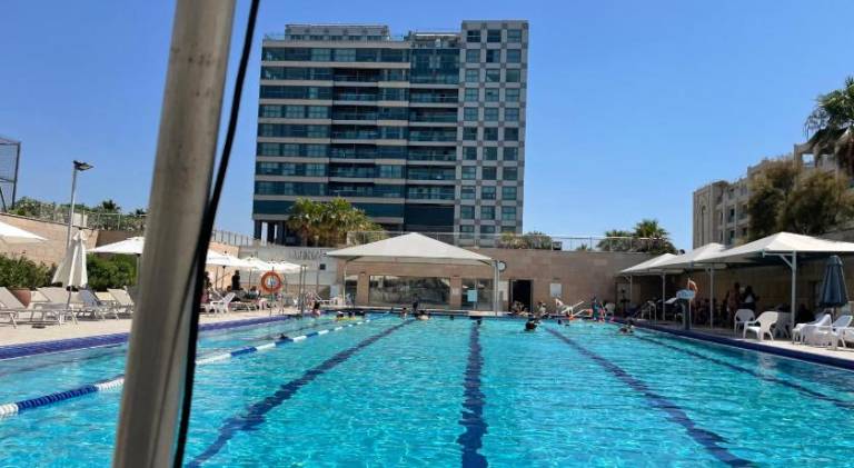 Vacation home with pool in Herzliya
