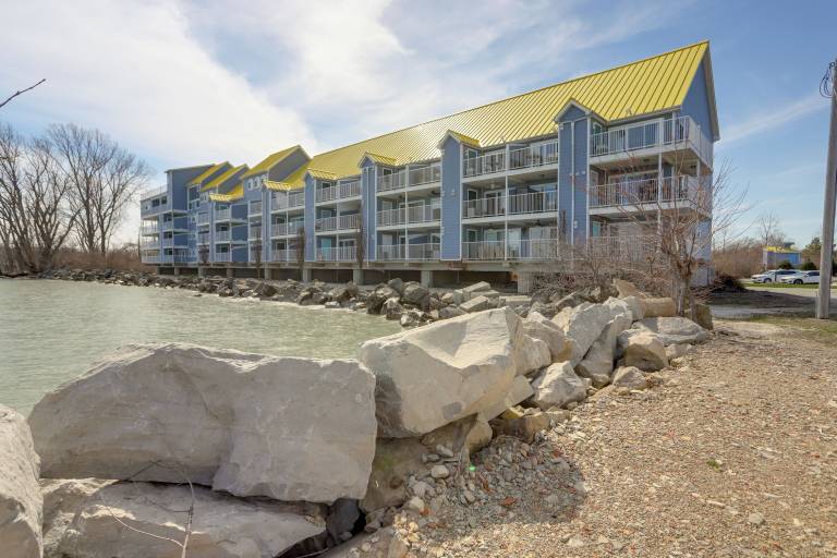 Condo  Pelee Island
