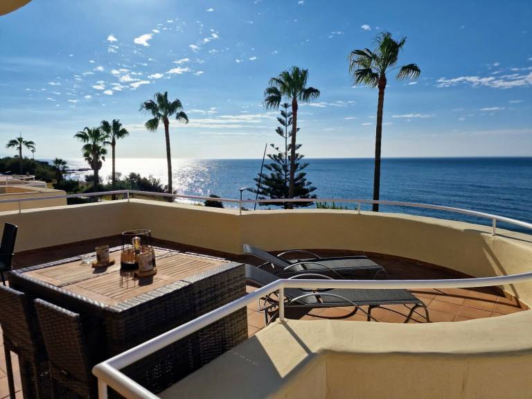 Apartment with patio & pool in Estepona