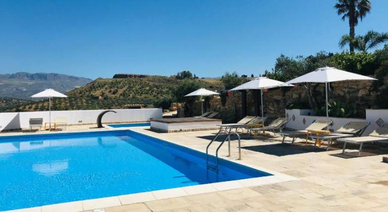 House with yard, barbecue & pool — photo 2