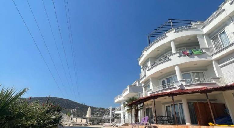 Rental apartment with garden, patio & private pool — photo 4