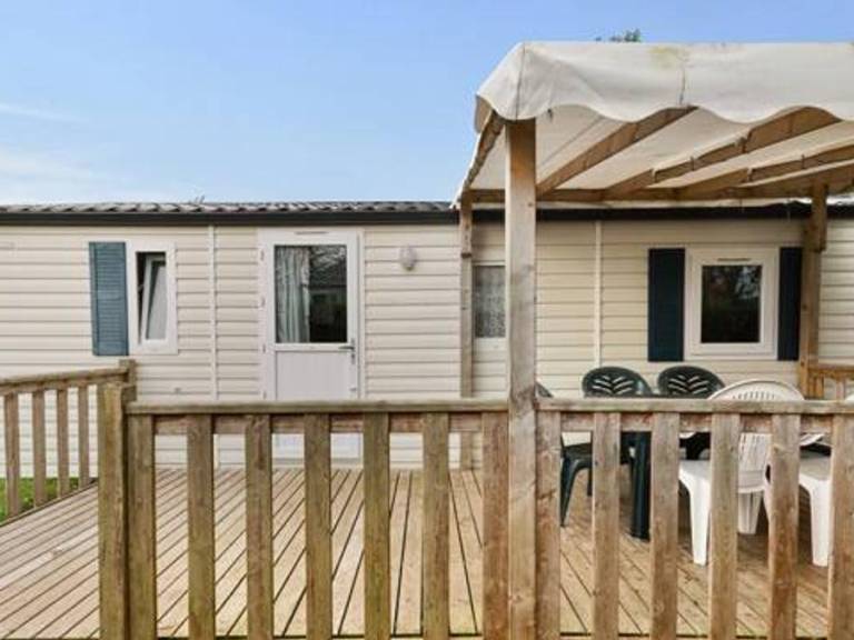 Child-friendly wonderful bungalow with patio & heated pool | Pets are welcome — photo 4