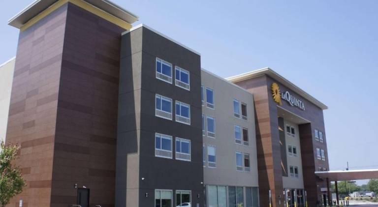 La Quinta Inn & Suites by Wyndham Manchester / Arnold AFB in Manchester, TN