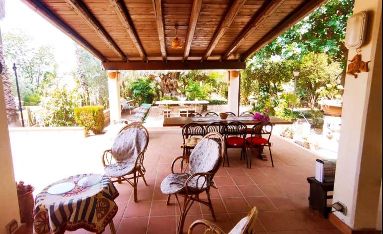 Villa with pool, BBQ & patio in Enna