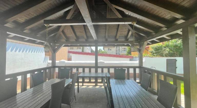 Lovely serviced apartment with patio & yard | Dogs allowed — photo 5