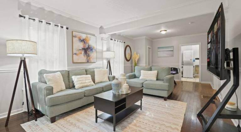 House with 1 room for 8 persons in Atlanta, GA