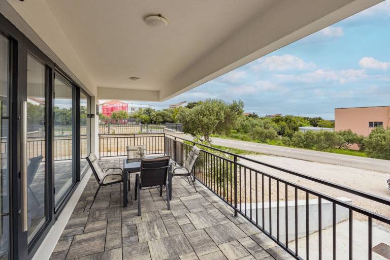 Max - Sea View, One Bedroom Apt with Terrace — photo 3