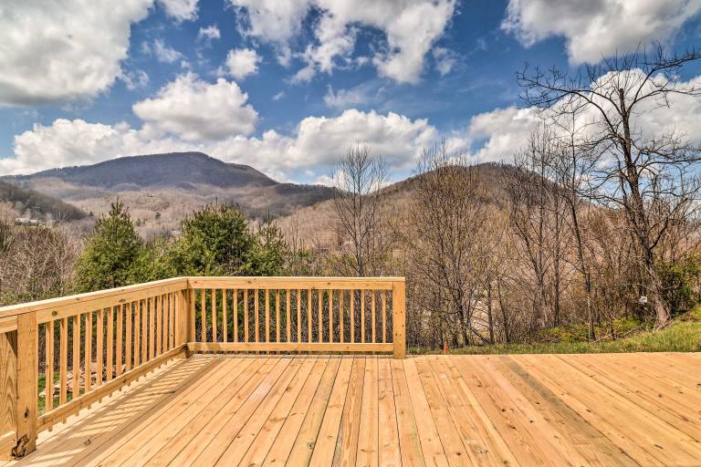 Waynesville Smart Cabin w/ Hot Tub & Views! — photo 2