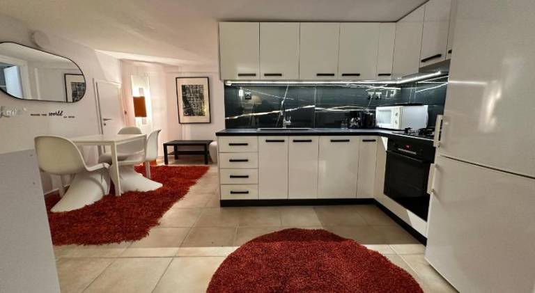 Rental apartment with jacuzzi — photo 3