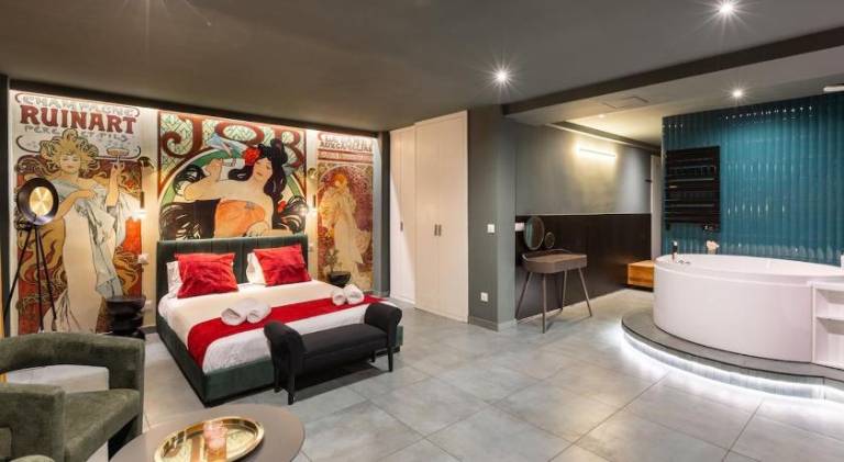 Apartment with hot tub | Next to Arc de Triomphe in Courbevoie