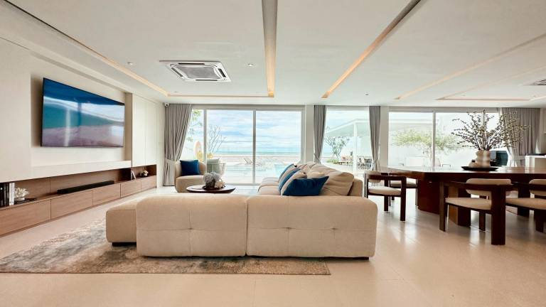 Villa with pool, terrace & yard — photo 3