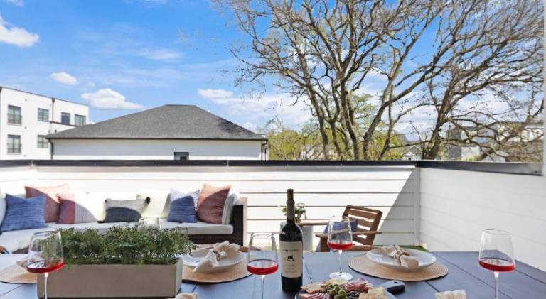 Fully equipped charming house with yard & BBQ | Perfect for remote work | Pet-friendly — photo 5