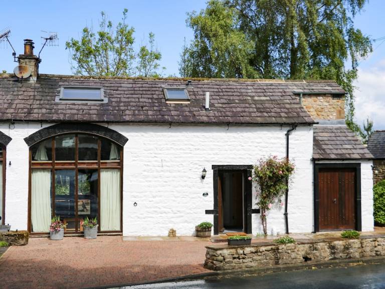Cottage Settle