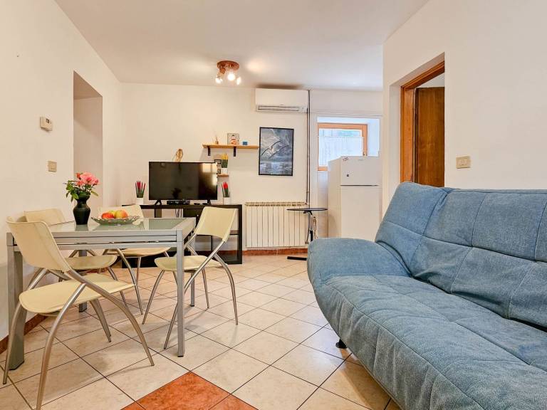 Apartment with patio & barbecue — photo 3