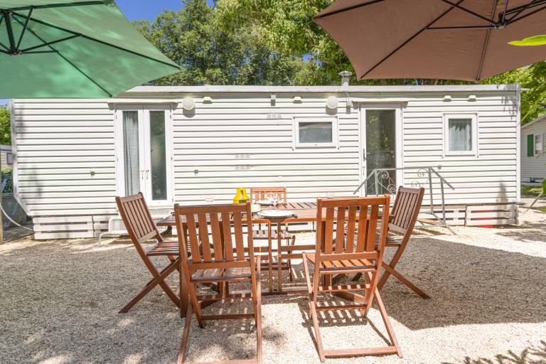 Child-friendly pleasant mobile home with terrace, heated pool & jacuzzi | Close to the beach | Pet-friendly in Collioure