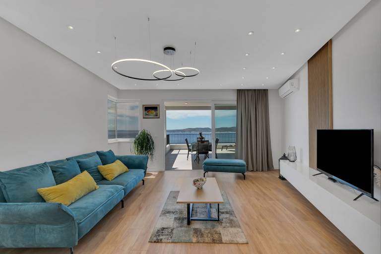 House with yard, BBQ & private pool | Sea view in Baska Voda