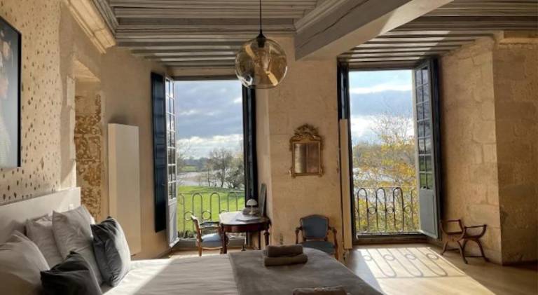 Chateau de Meauce, Chambre Isabeau de Sully in Nevers