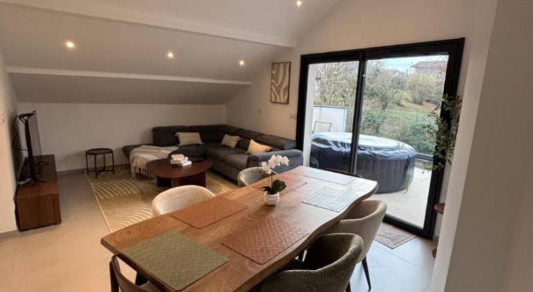 Rental apartment with hot tub in Aix-les-Bains