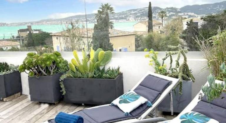 Villa with yard, patio & private pool — photo 3