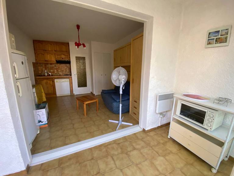Cozy Studio with Cabine, 4 Guests, Near Beach and Shops, Terrace, Parking, Fully Equipped — photo 3