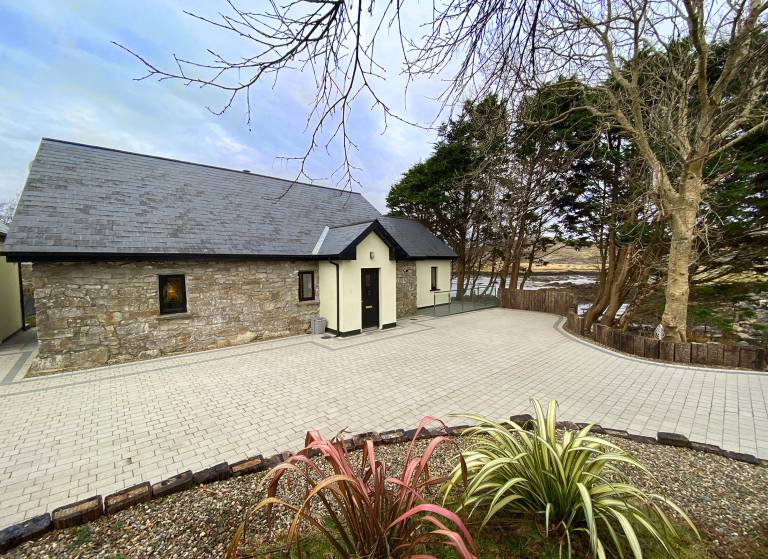 Vacation home with yard | Pets are welcome in Galway