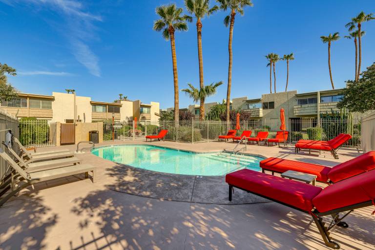 Walk to Old Town Scottsdale Condo w Pool Access