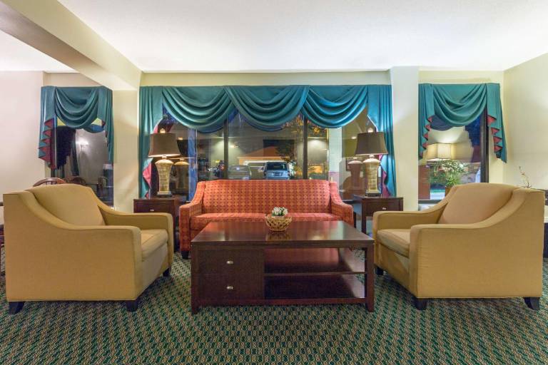 Super 8 By Wyndham, Orangeburg — photo 3