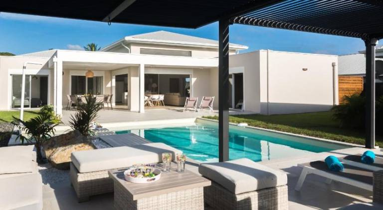 Villa with terrace, grill & yard in Le Gosier