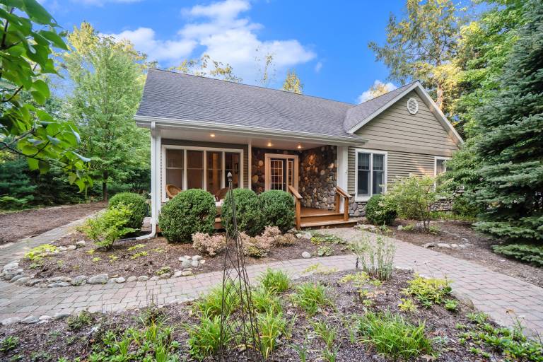 House  Glen Arbor