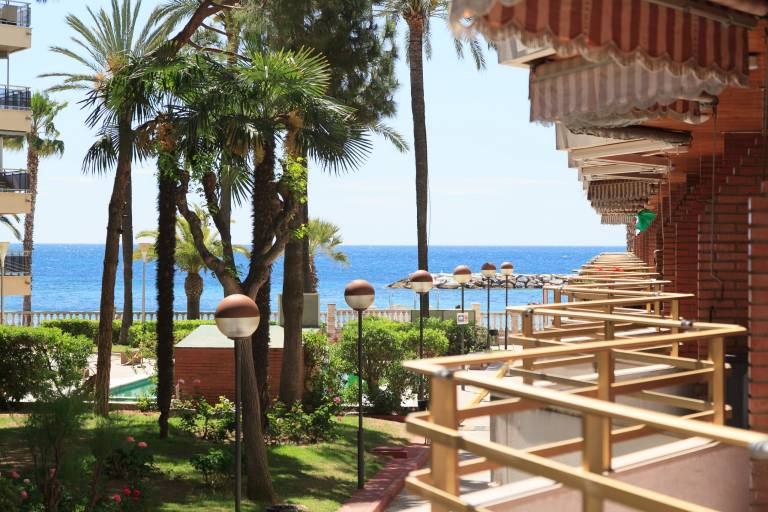 Holiday apartment with terrace & pool | Beach nearby | Pets allowed — photo 3