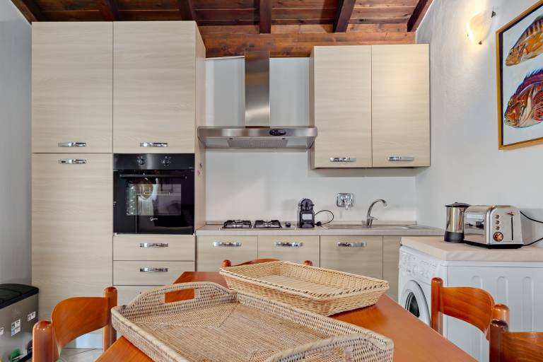 Holiday Home 'Bellavista' with Sea View, Private Terrace, Wi-Fi & A/C — photo 4